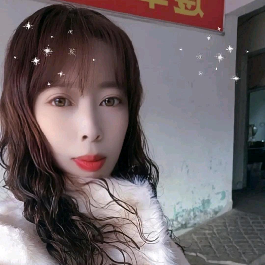 三个孩子的妈妈，小何