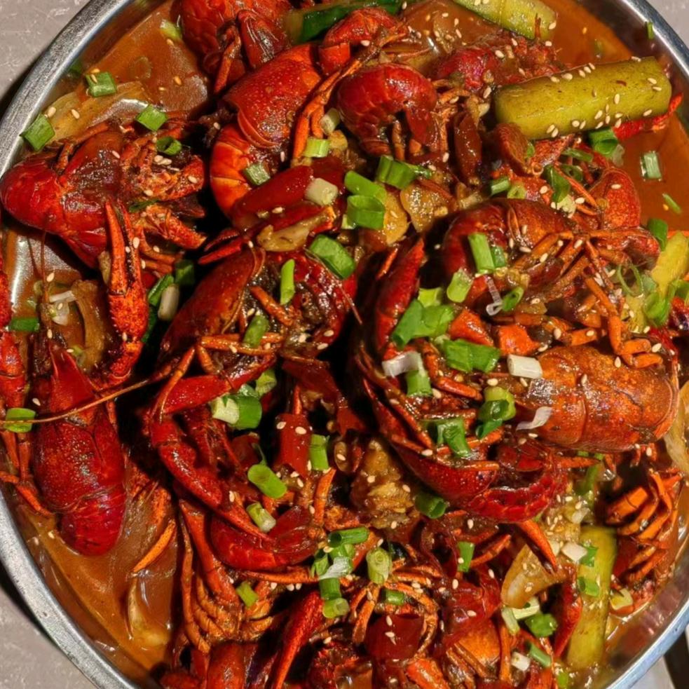 年轻人烤鱼牛蛙，金簋小龙虾，羊蝎子火锅