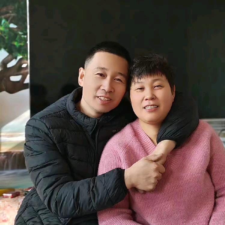 小胡夫妻专业贴砖