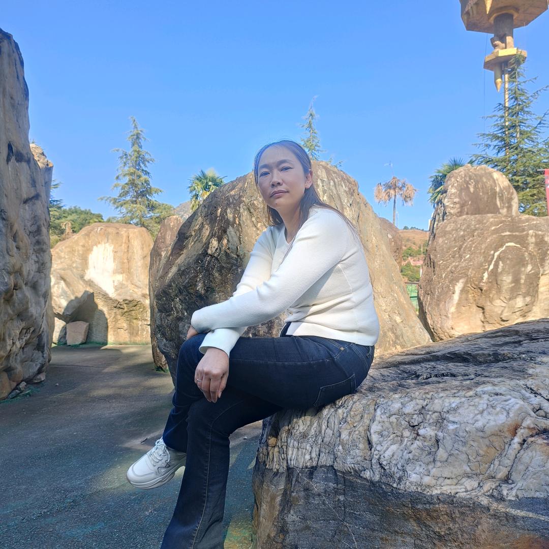 有，艳，幸福就在前方。