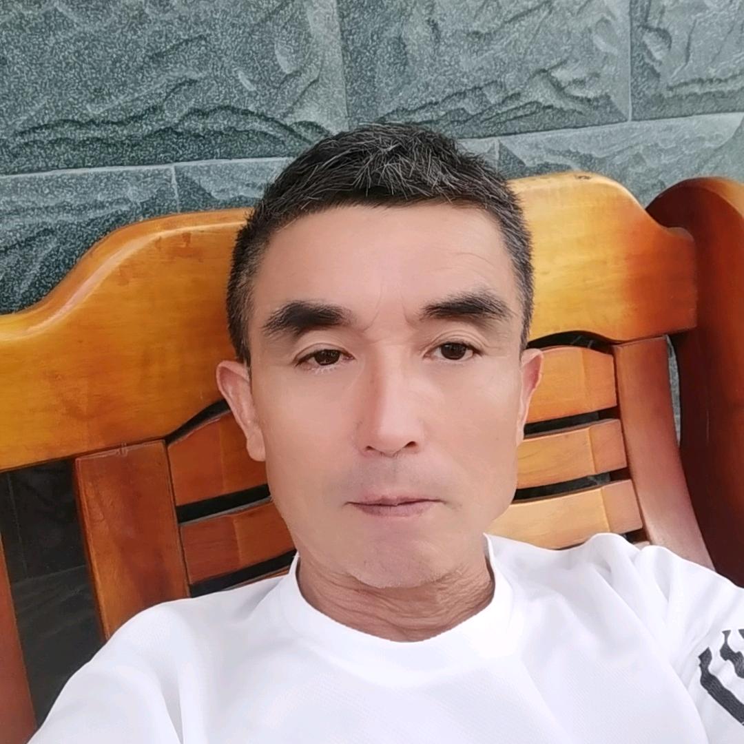 东风吹，战鼓擂！