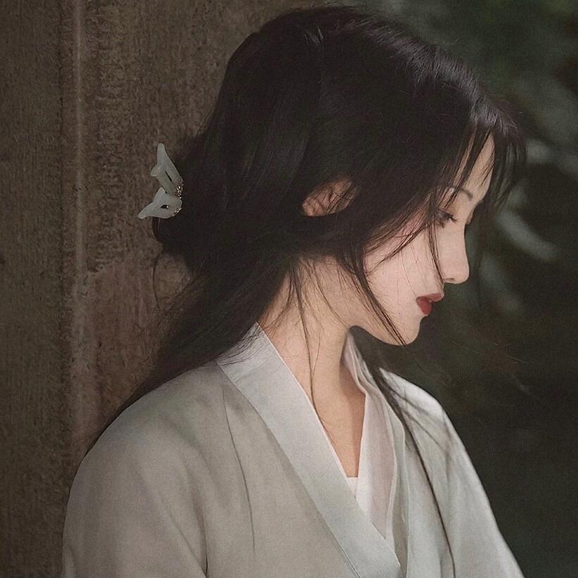 含笑半步癫