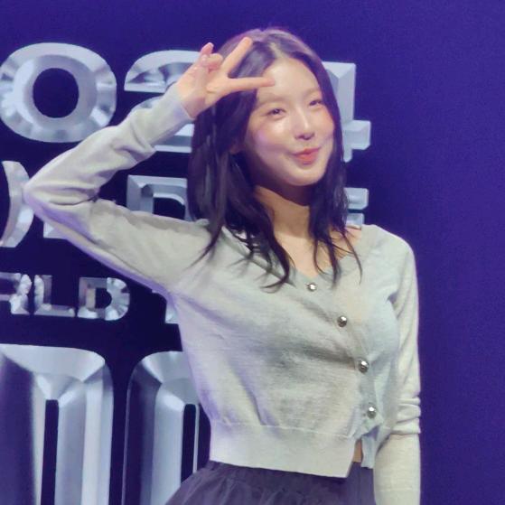 搂搂抱抱成何体统