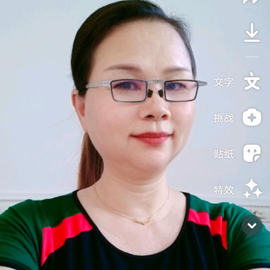 艳子，唱歌聊天主播。