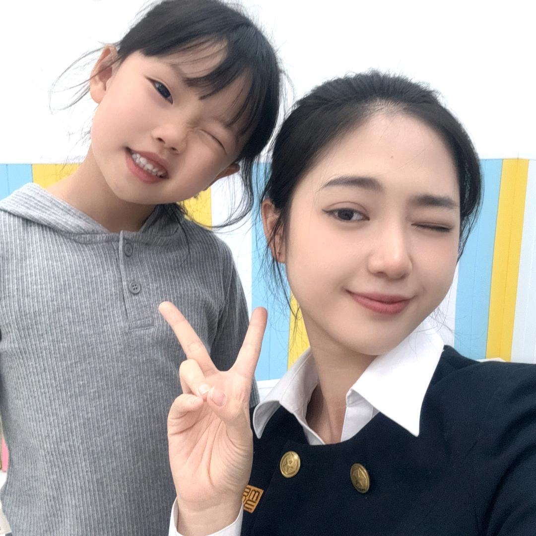 米欧科小主持 希希老师