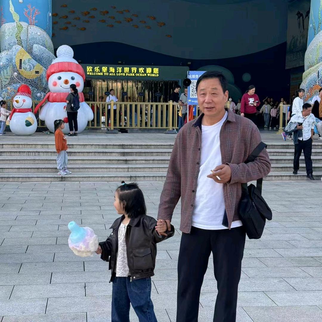 奕可、可儿俩宝爷爷