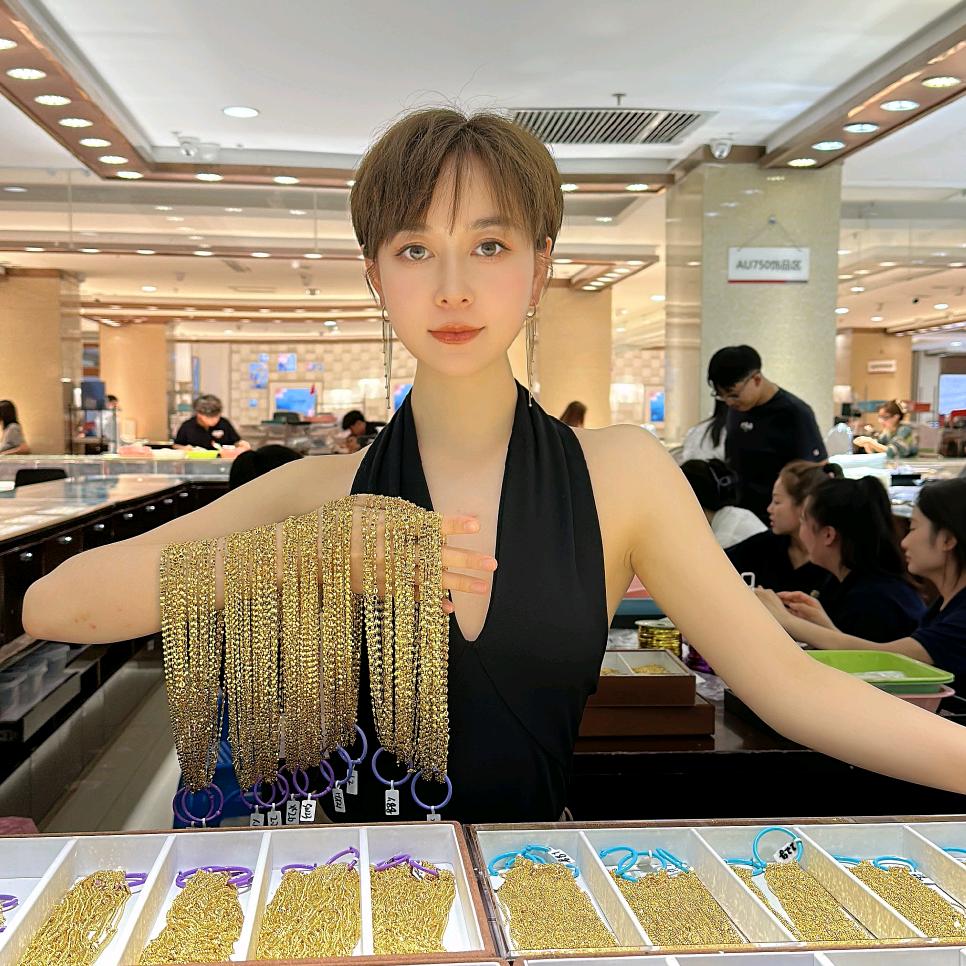 晨晨珠宝工厂店（大号）晚6：45开播