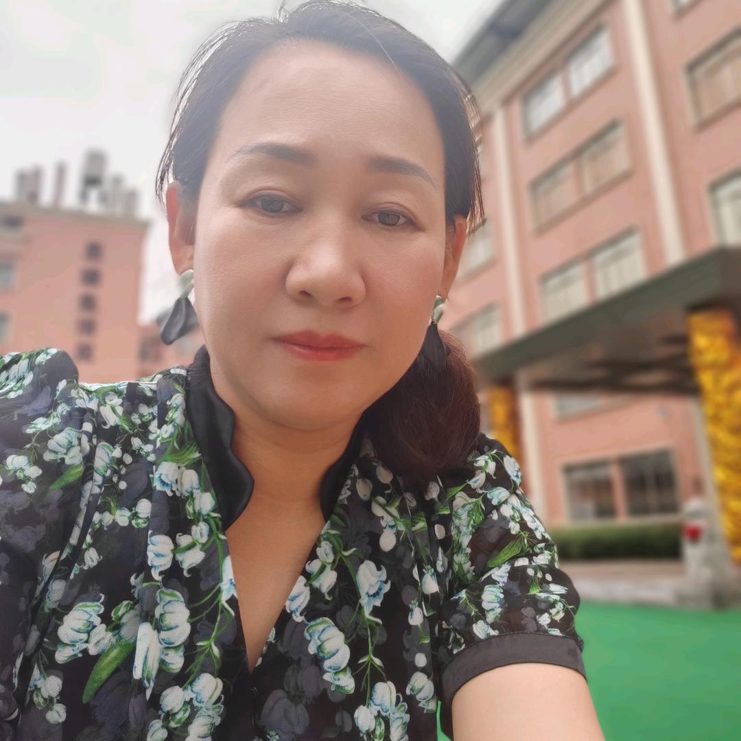 家具老板娘~芳姐