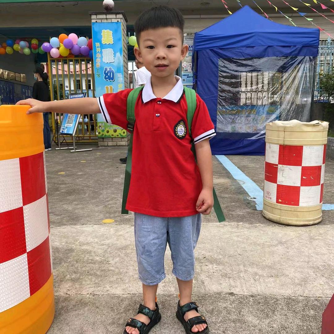 开着拖拉机迎接春天的到来