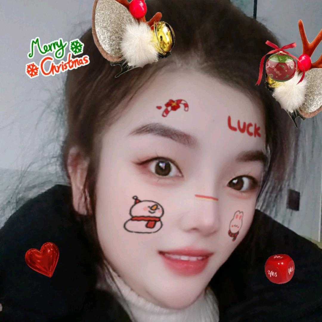 卖家具的小姐姐，周周
