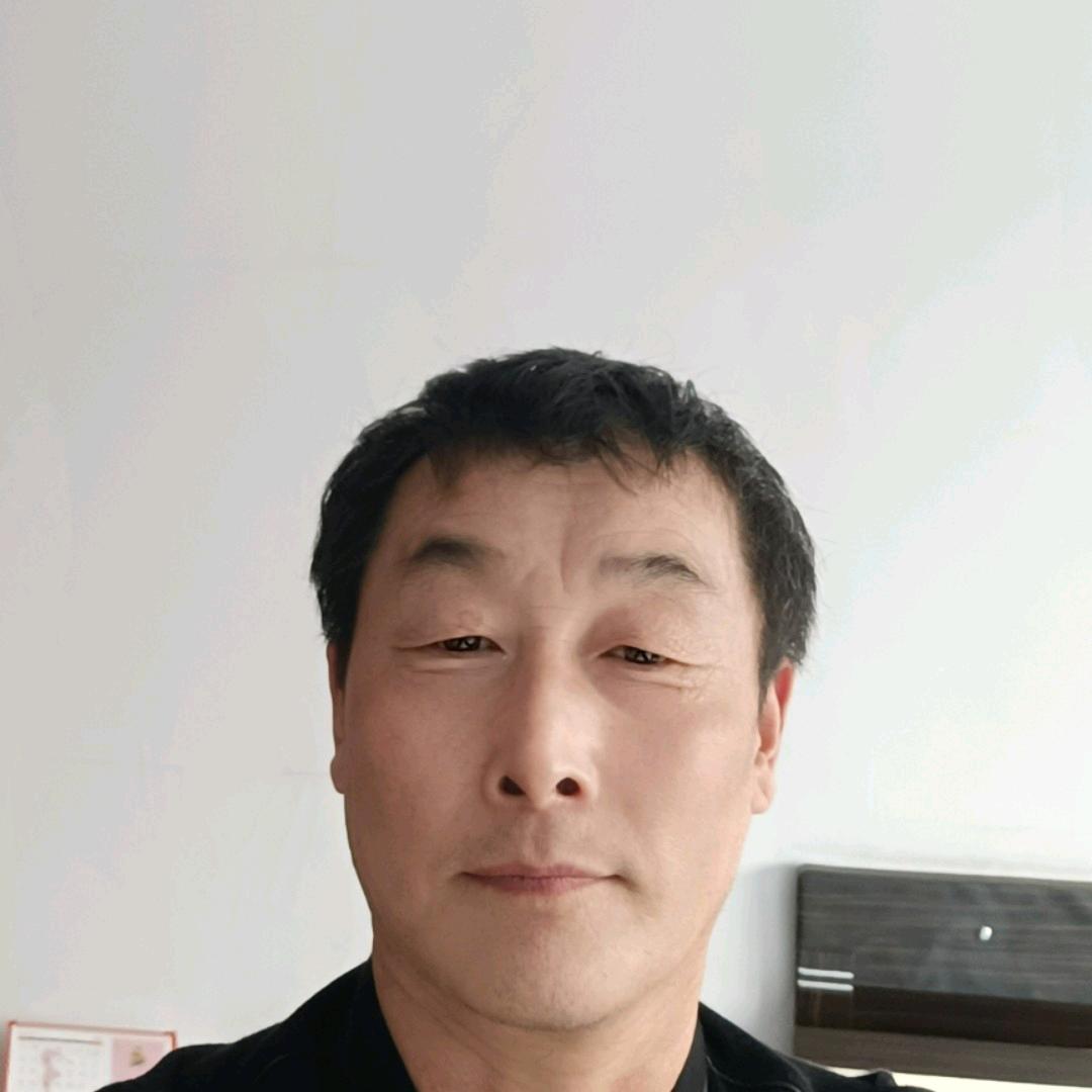 仰望天空的人