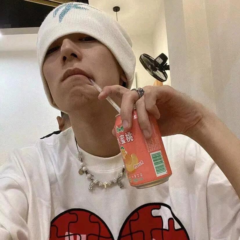 耳屎是苦的吗
