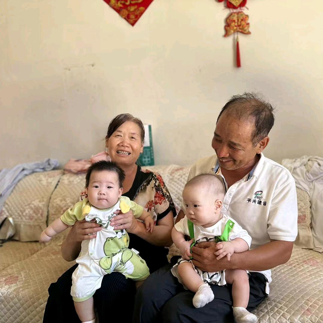 思祎、泓祎奶奶
