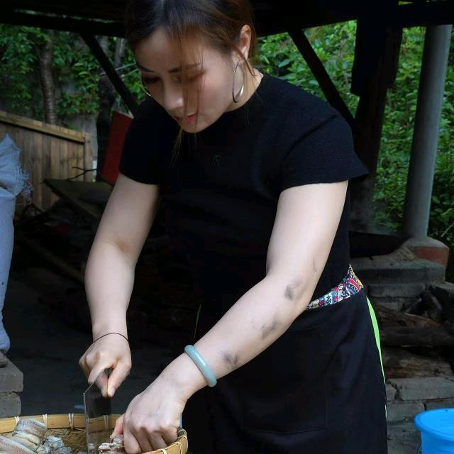 文山豹纹姐