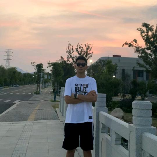 你们的队长阿威呀