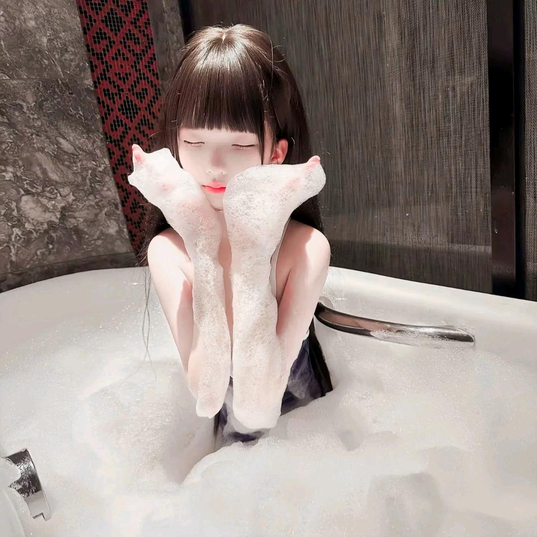 她