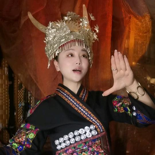 妮雅手舞