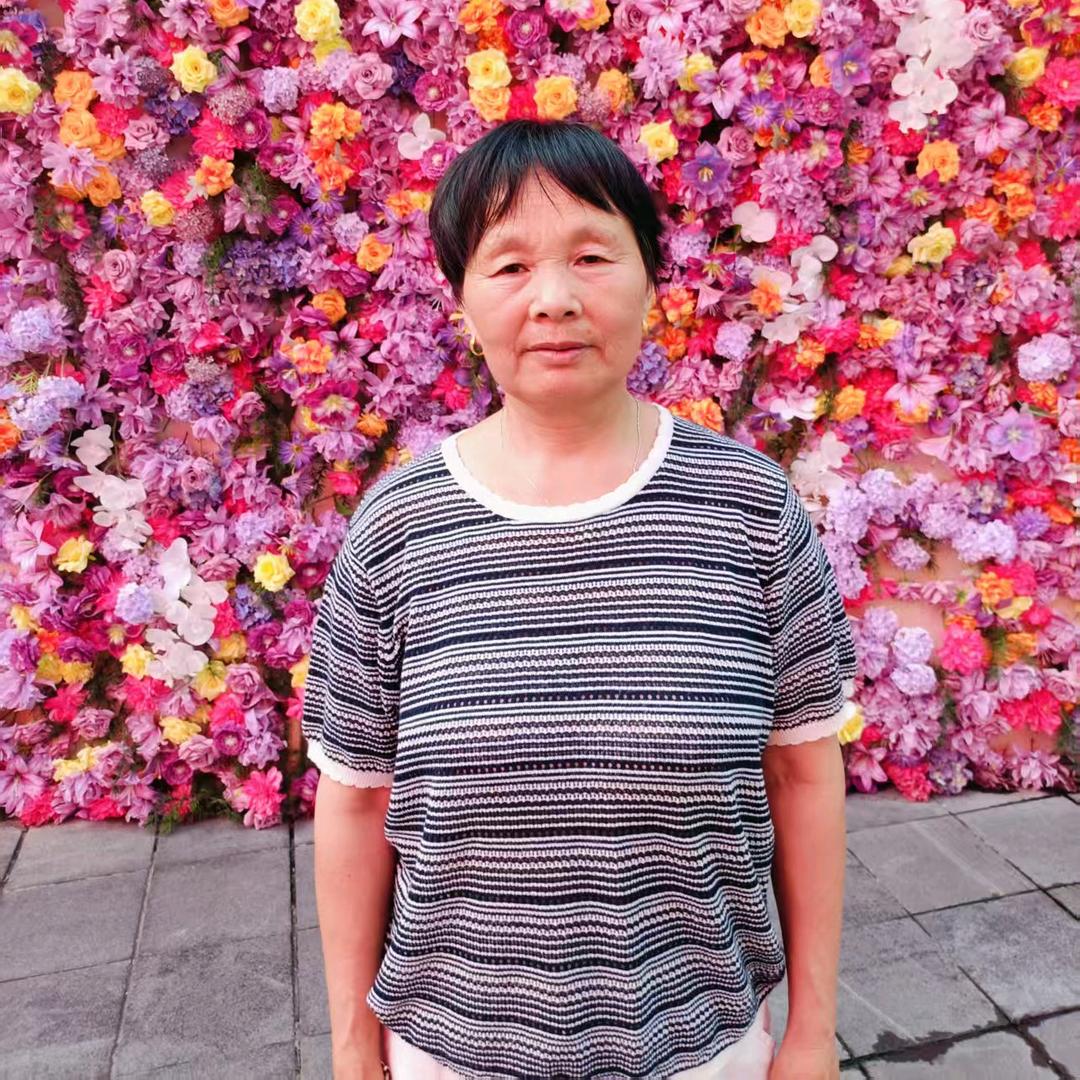 小燕穿搭