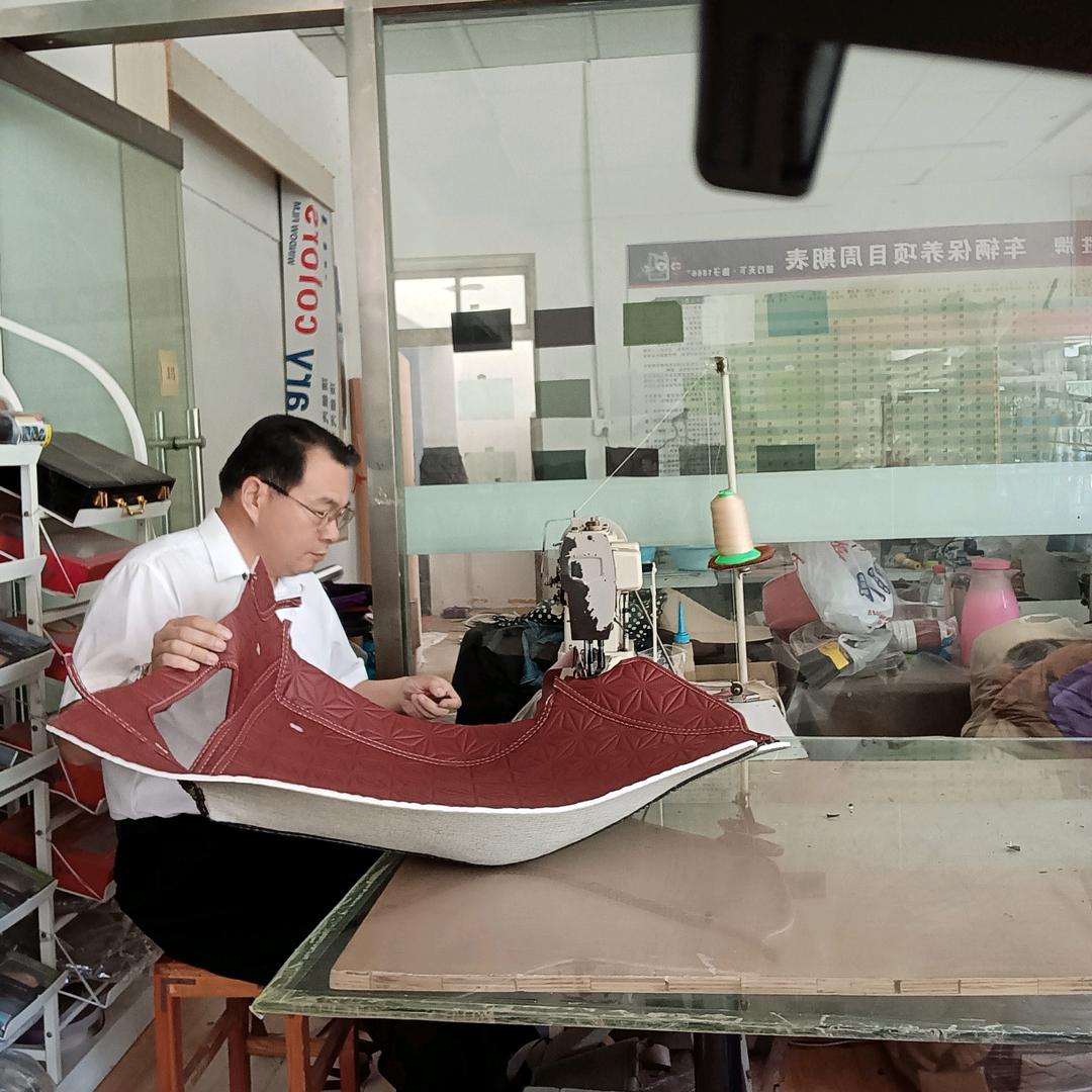 东平老兵专业生产脚垫，座垫及各种方向盘套