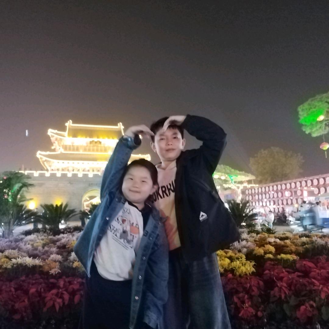 東  💫