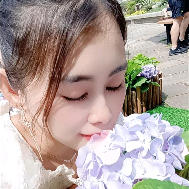 小(ง •̀_•́)ง猪*✪ω✪英