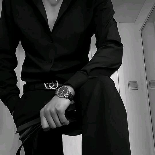 左手淡淡烟草香