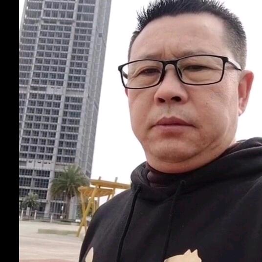 兢兢业业做事:踏踏实实做人