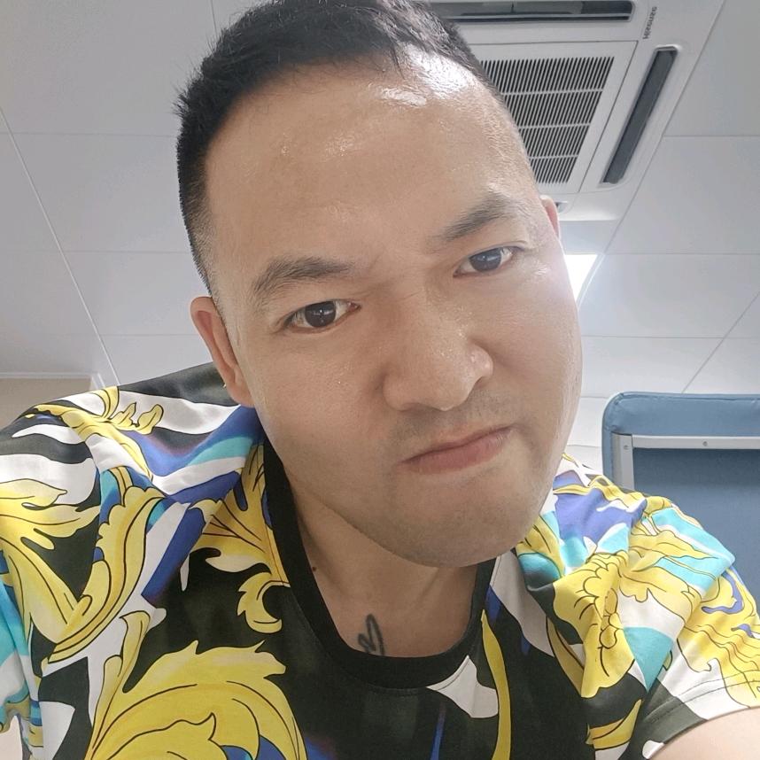 桥头有个人