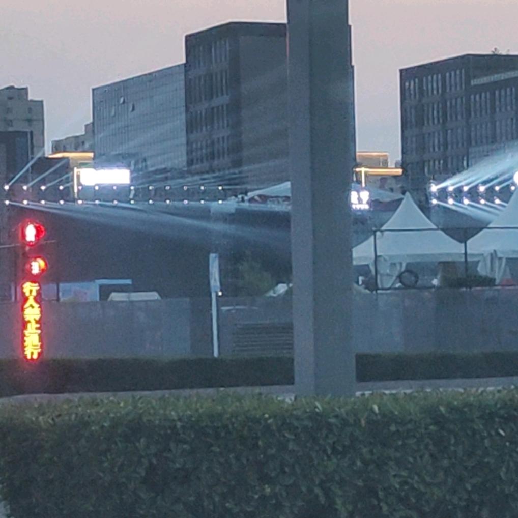 天高云淡