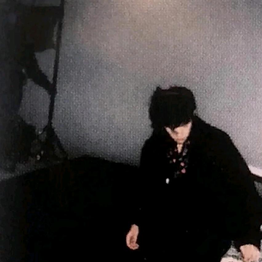 暴躁的粉色壮老头