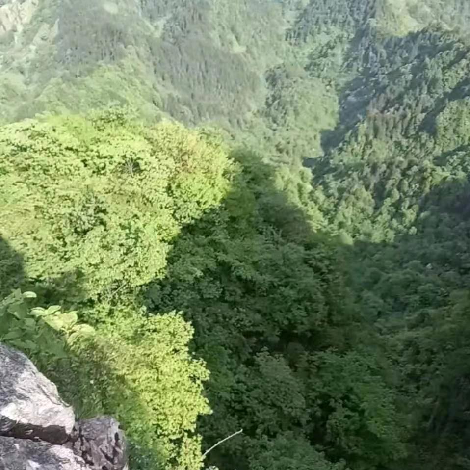 天蓝水绿