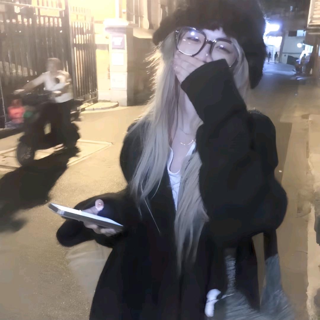喝美式想美事.