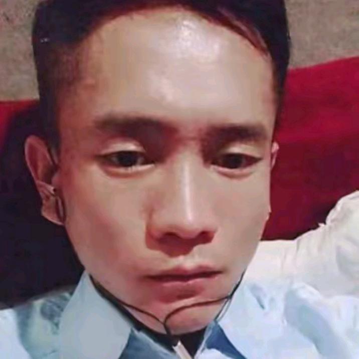 云南蒙自单亲爸爸生姜小马。