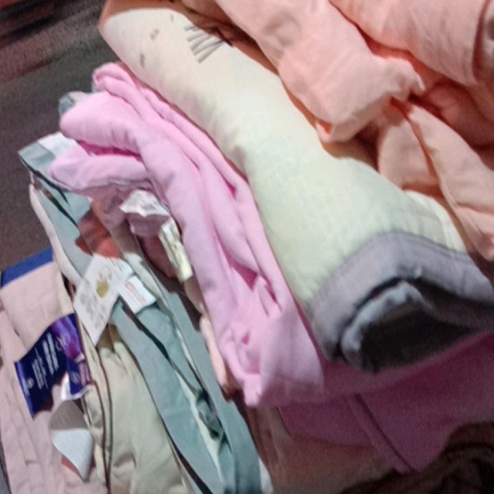 任泽区商品街南头地摊家纺