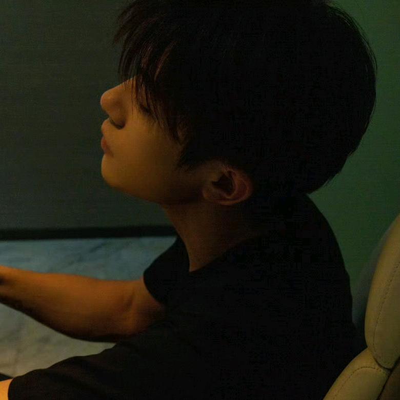 有影帝（易烊千玺）亲签版