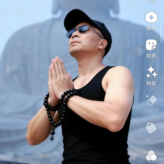 哥依旧潇洒
