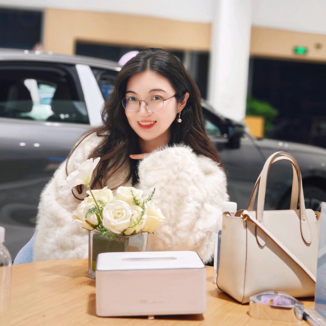 不管时光的小姐姐🥰