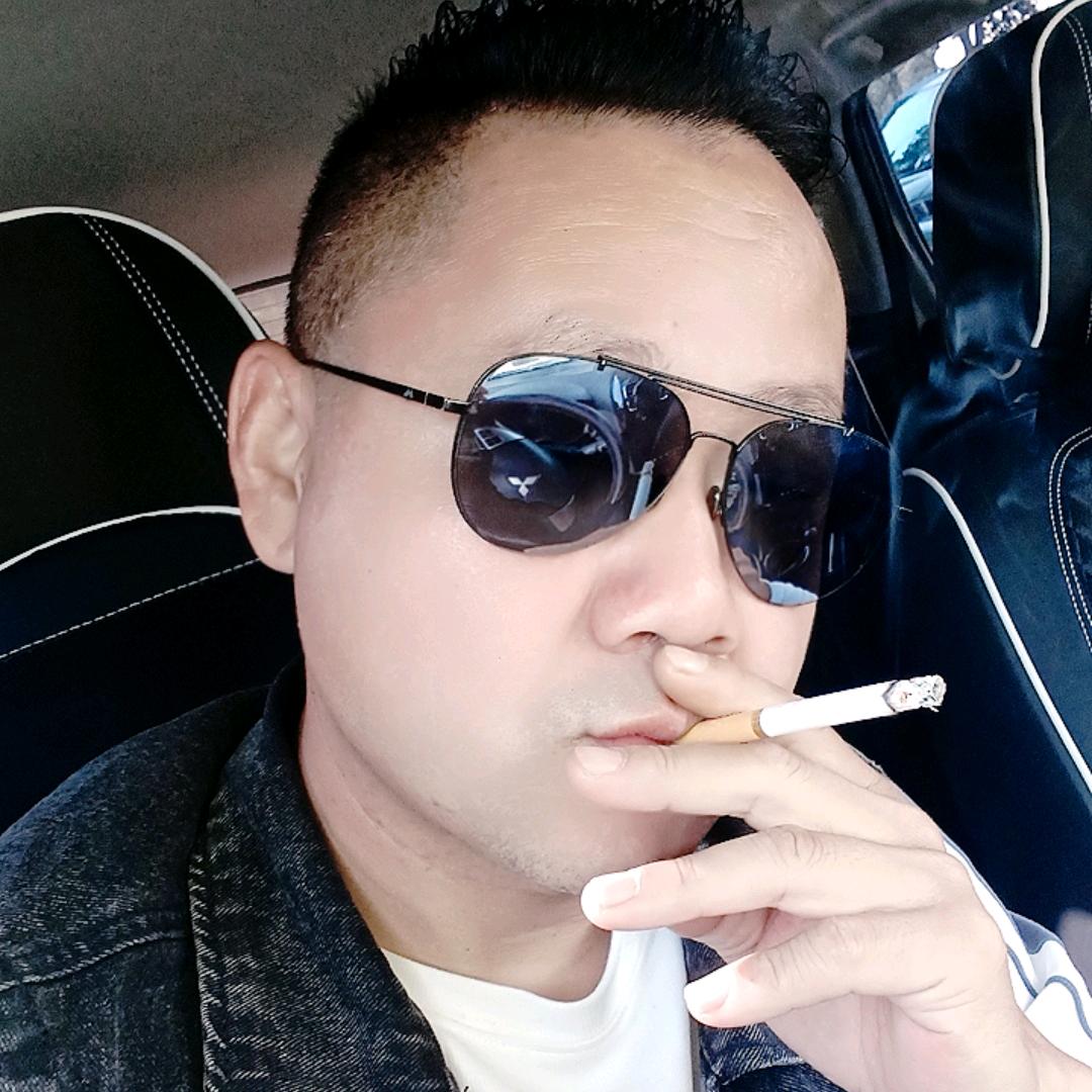 爱唱歌跳舞的小牙哥