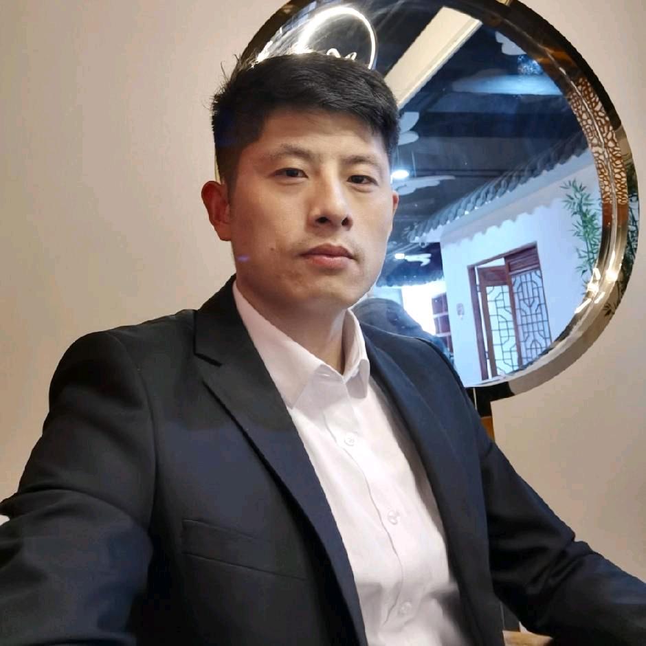 坚持练字的小明