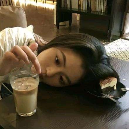 “亿”杯冰拿铁.