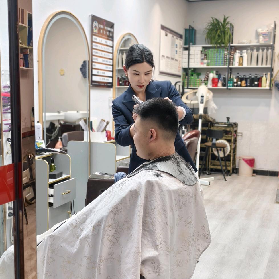 镇安艺剪坊.专业烫染