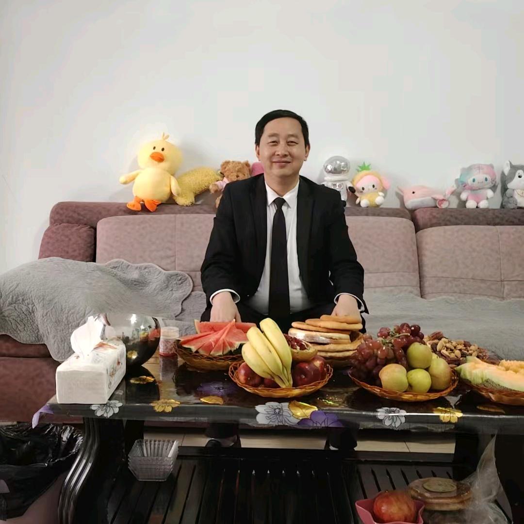 西藏林芝市城市魅力演艺会所工作人员:李金