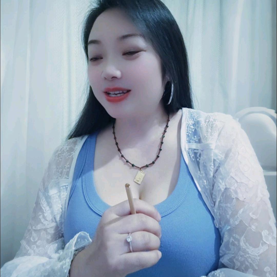 前凸后翘😚