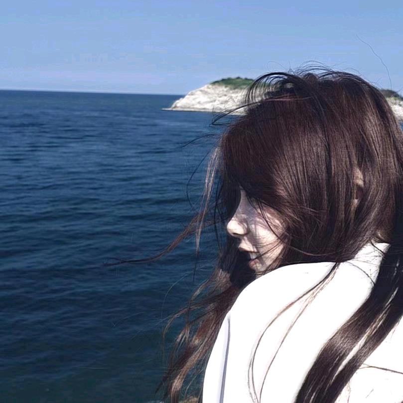 腼腆小美