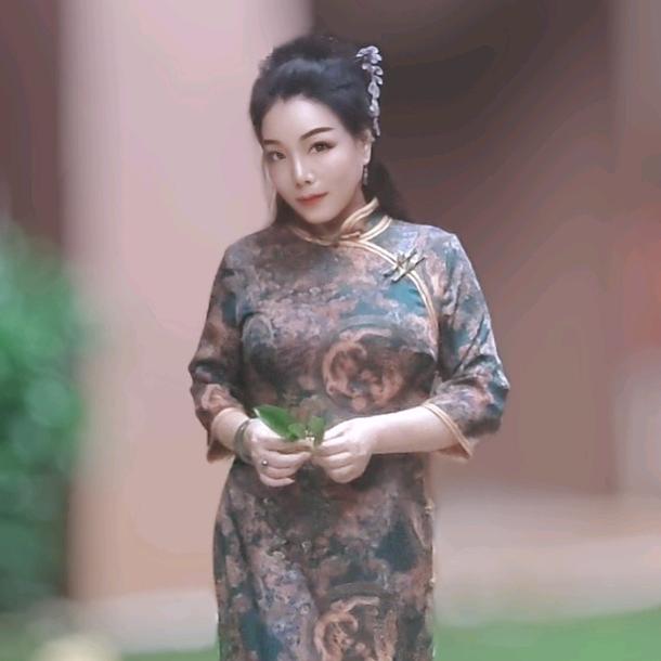 旗袍 . 红木家俱（阿愫）