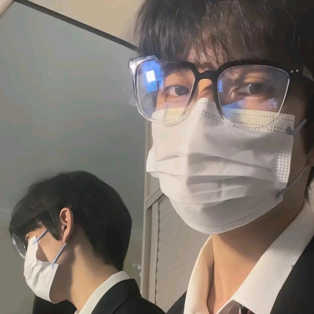 185纯情高冷男大