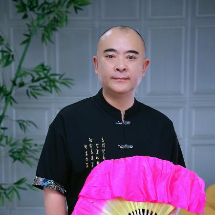 二人转演员杨坤红（光头哥）