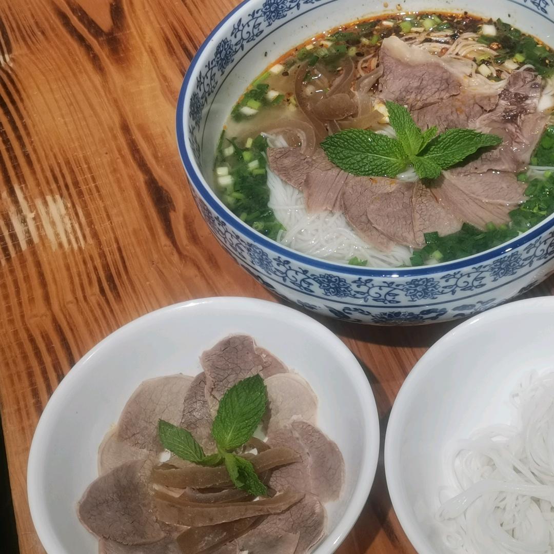 广南万刘带皮小黄牛米线总部