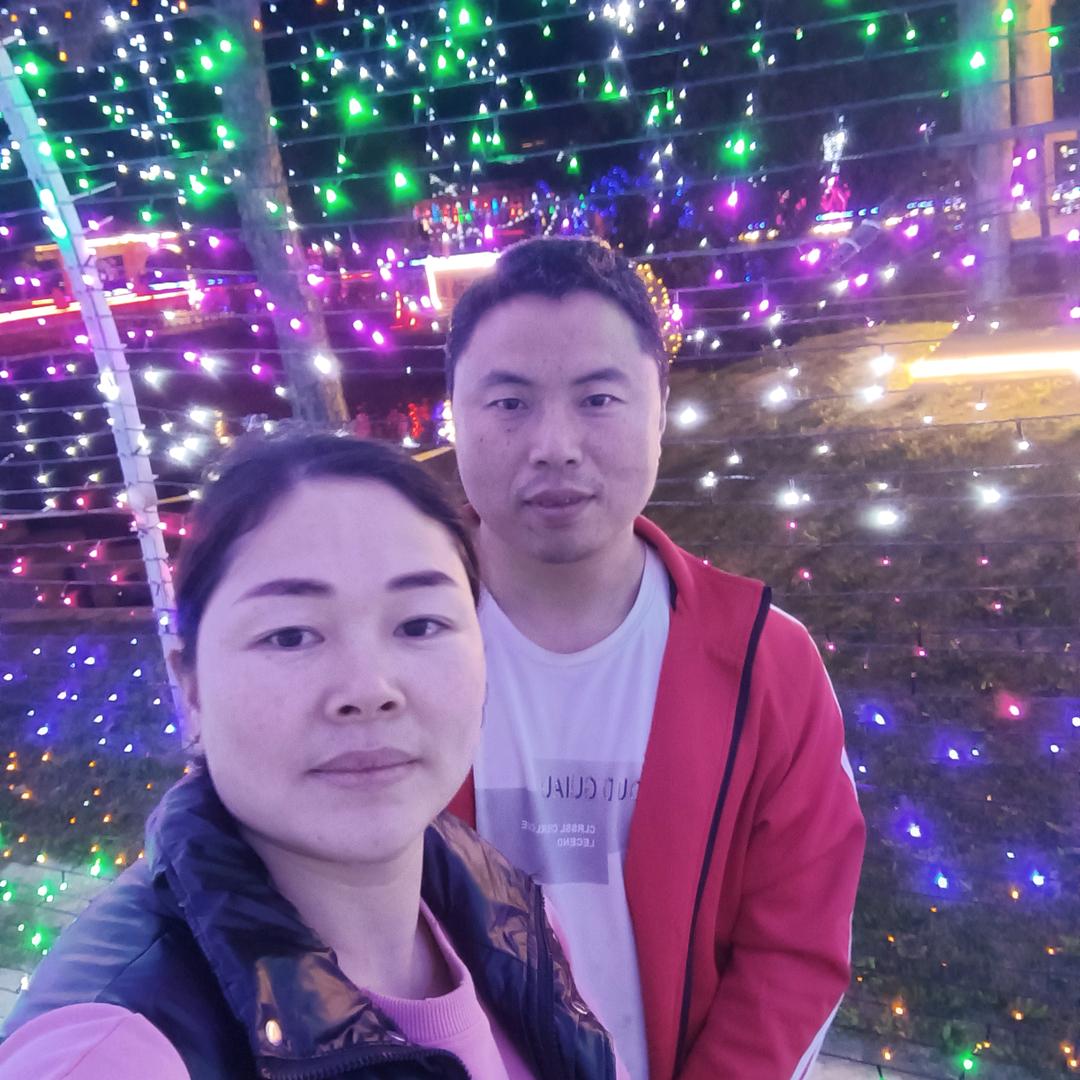 80后贴砖小夫妻