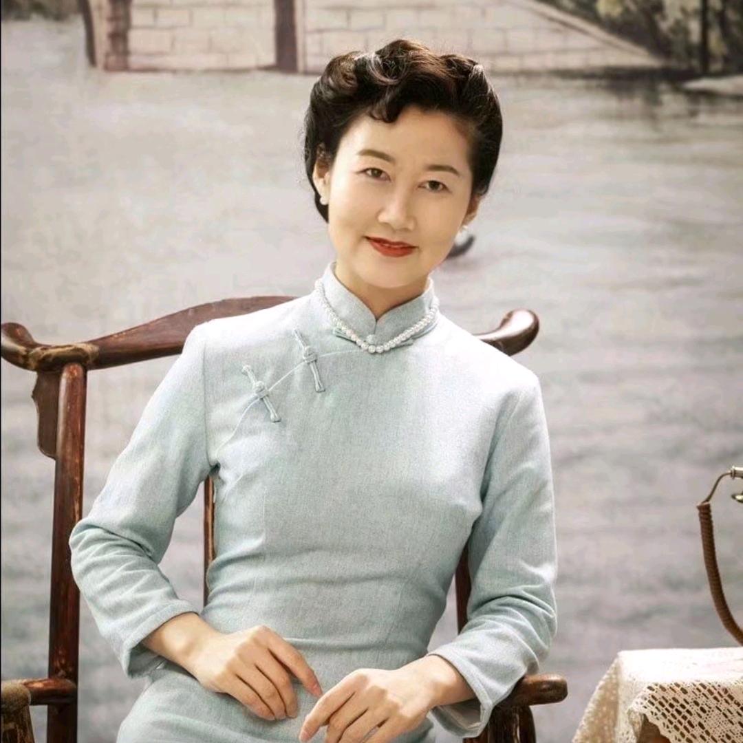 颜奶奶。